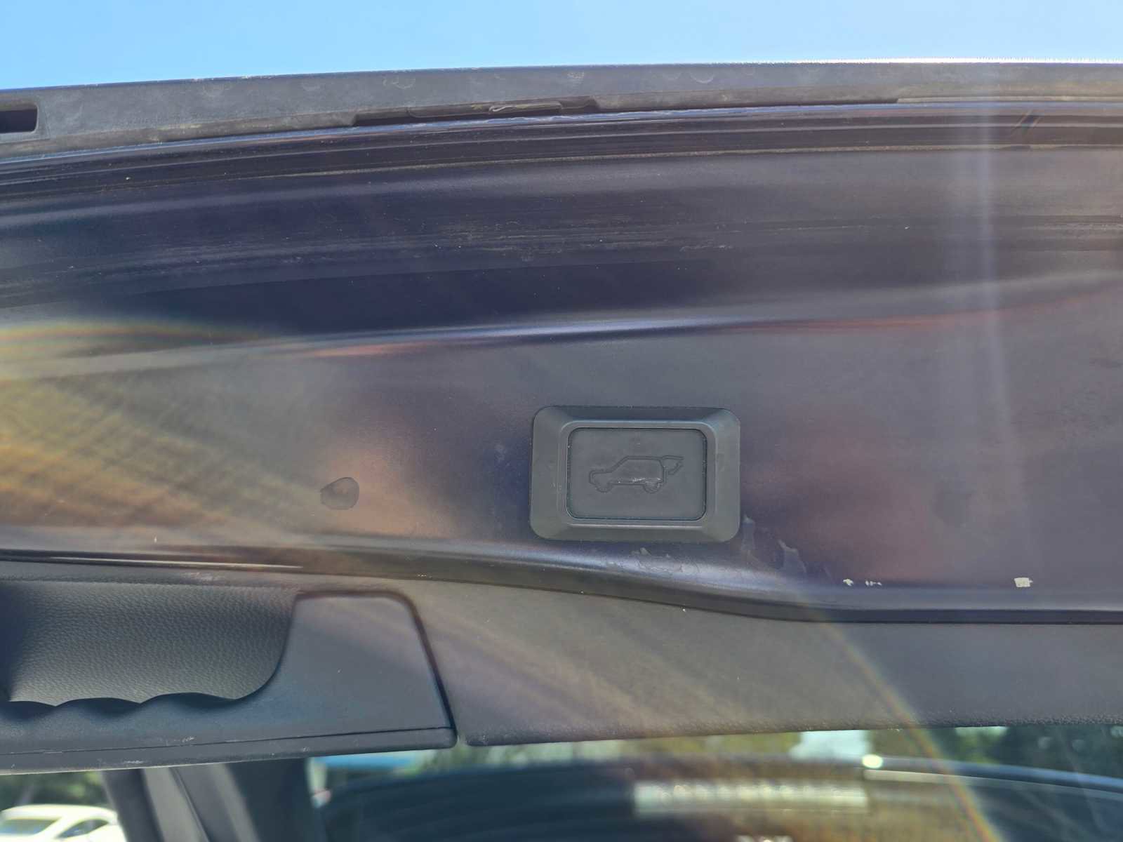 Used 2019 Toyota RAV4 Limited AWD/4WD image 18