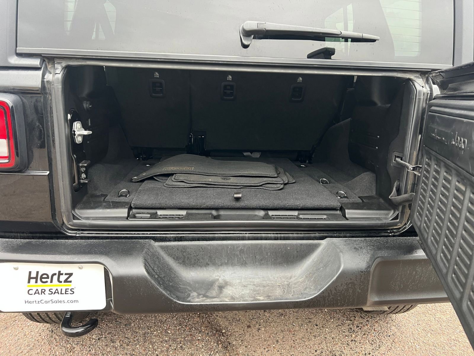 Used 2025 Jeep Wrangler Sport S image 31