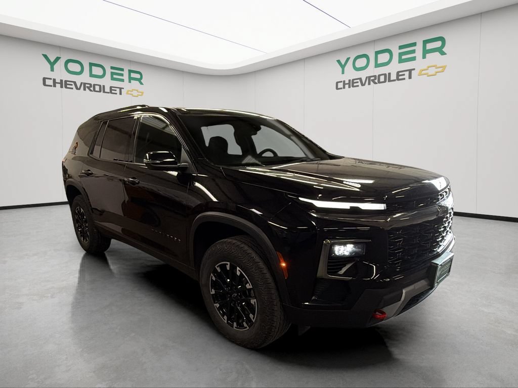 Used 2025 Chevrolet Traverse Z71 AWD/4WD image 2