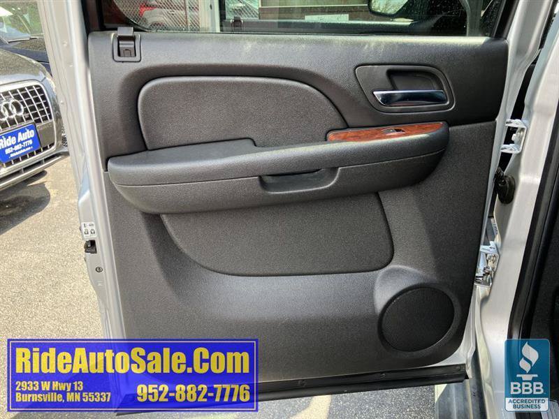 Used 2013 Chevrolet Avalanche LTZ AWD/4WD image 11