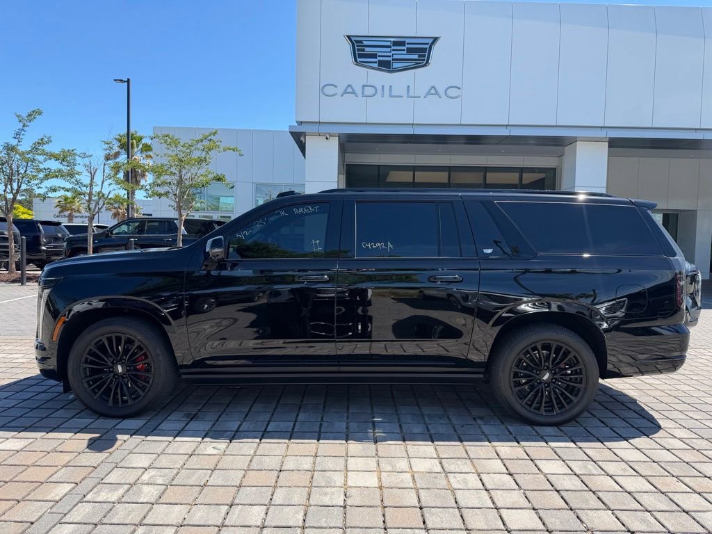 Used 2025 Cadillac Escalade ESV Sport Platinum AWD/4WD image 1