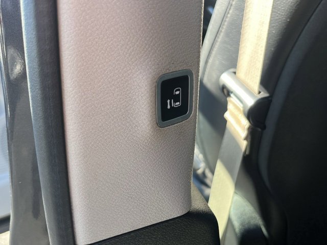 Used 2017 Chrysler Pacifica Touring-L image 19