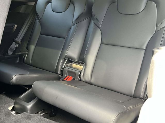 Used 2025 Volvo XC90 B5 Core image 18