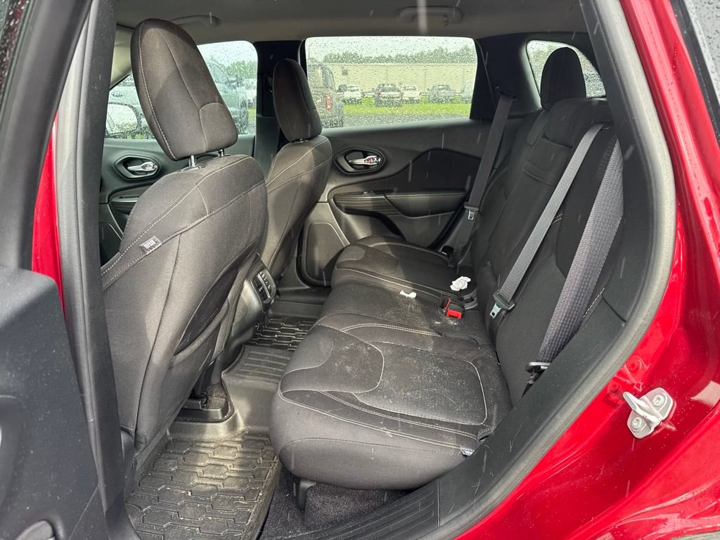 Used 2017 Jeep Cherokee Latitude w/ Comfort/Convenience Group FWD image 10