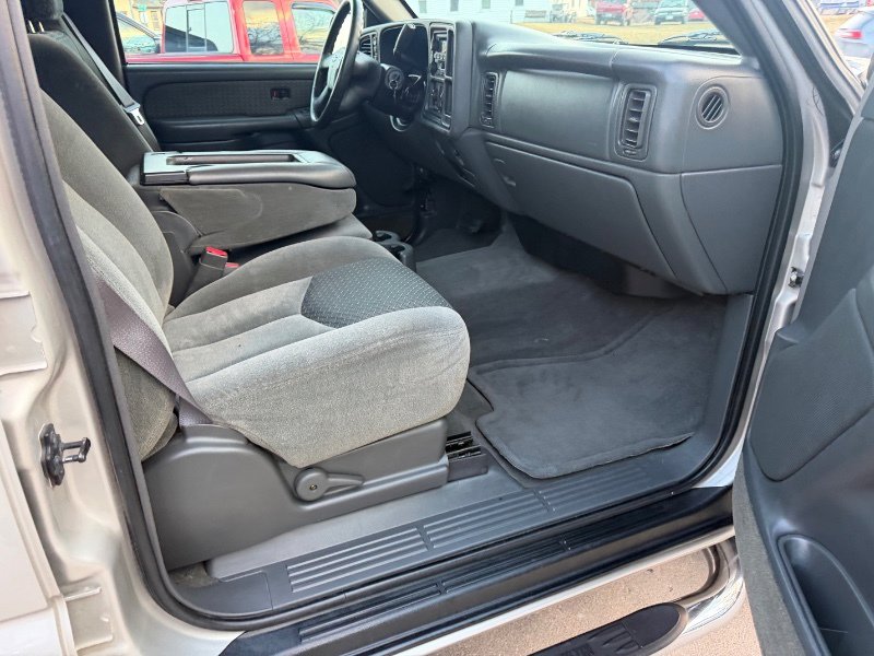 Used 2004 Chevrolet Avalanche LS image 16