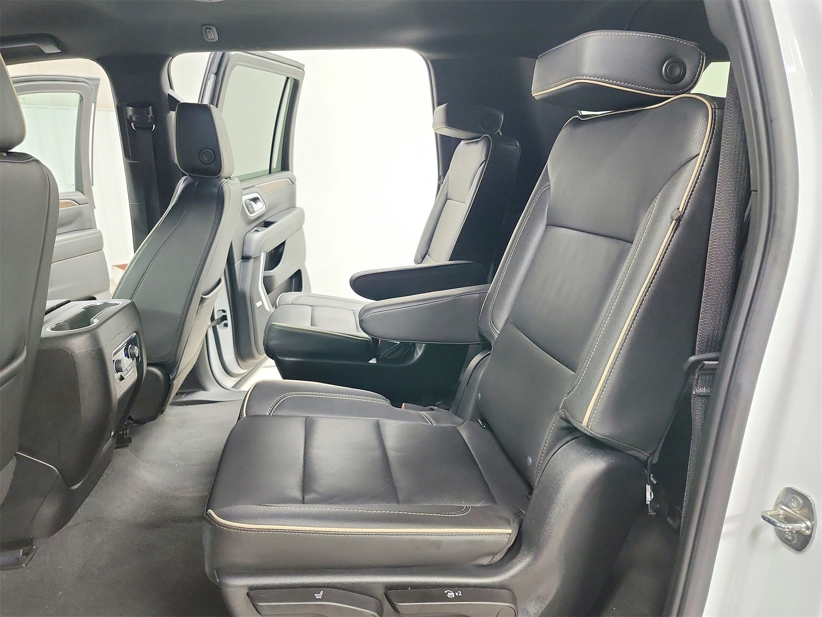 Used 2023 Chevrolet Suburban Premier image 38