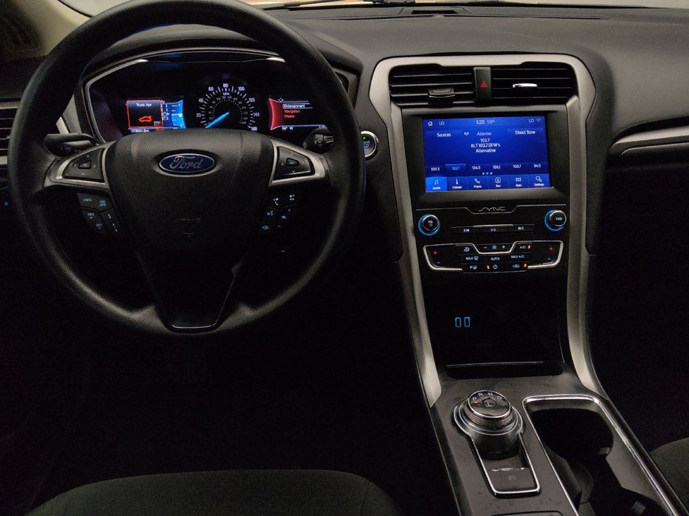 Used 2020 Ford Fusion SE FWD image 22