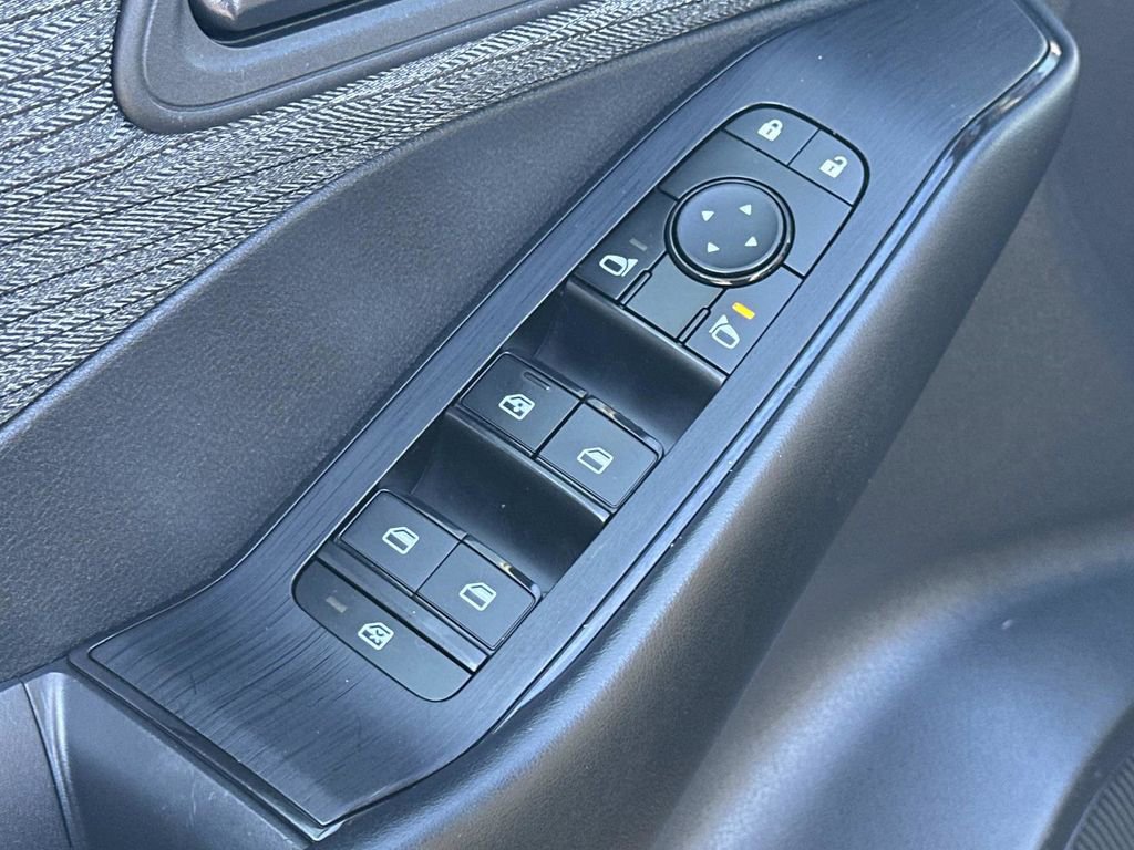 Used 2023 Nissan Rogue S image 23