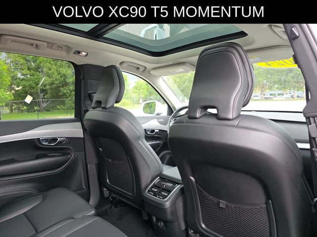 Used 2022 Volvo XC90 T5 Momentum w/ Protection Package Premier FWD image 12