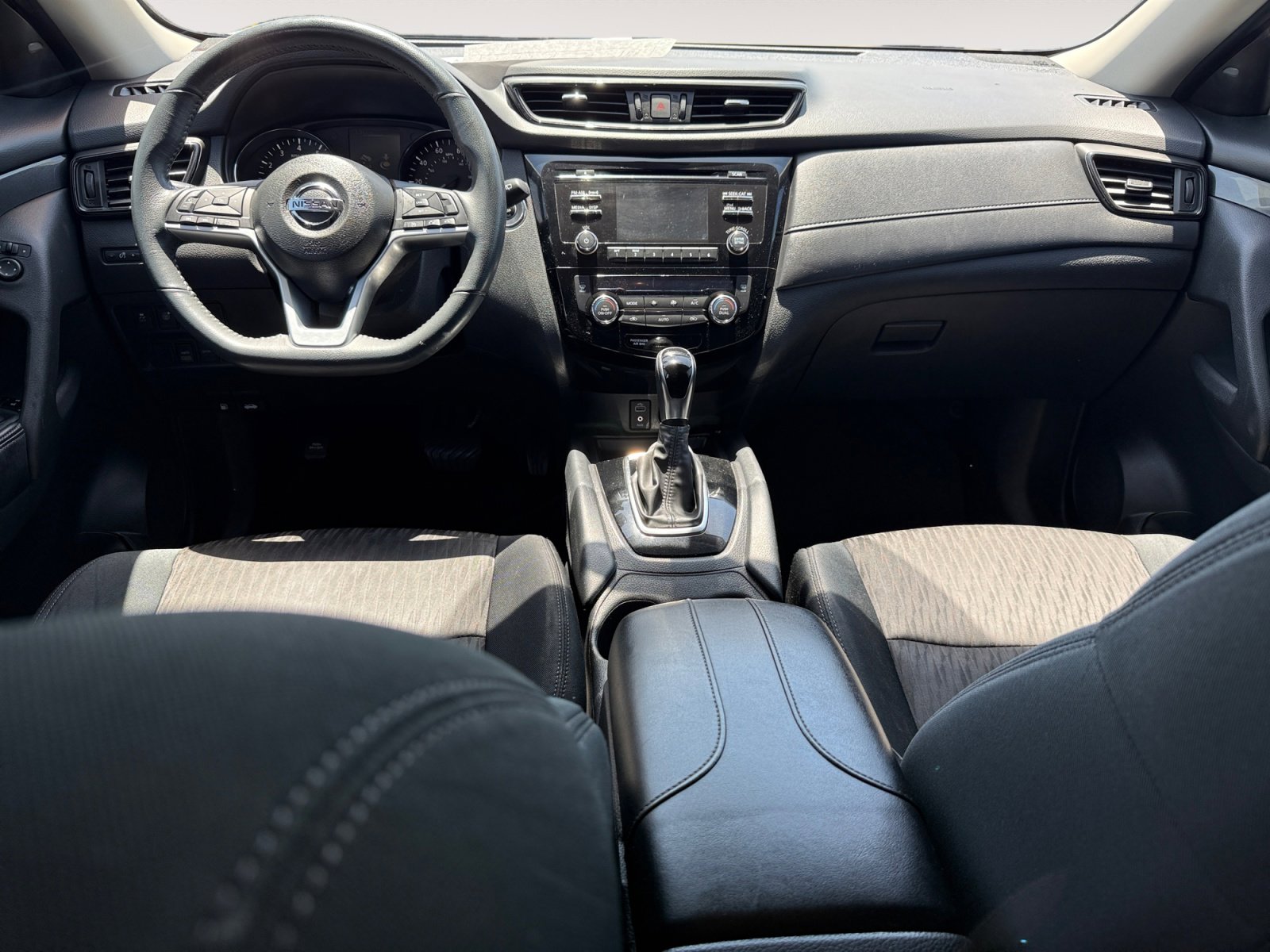 Used 2017 Nissan Rogue SV w/ Midnight Edition AWD/4WD image 15
