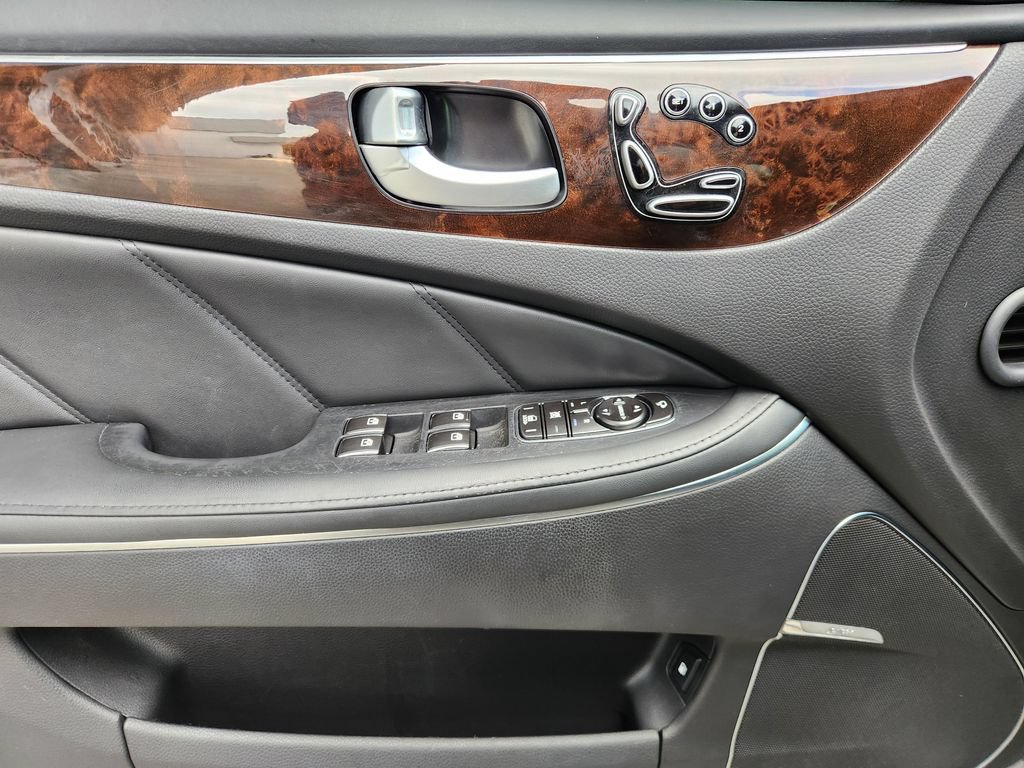 Used 2013 Hyundai Equus Signature RWD image 23