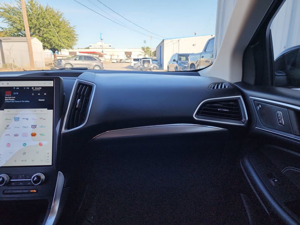 Used 2024 Ford Edge Titanium image 33