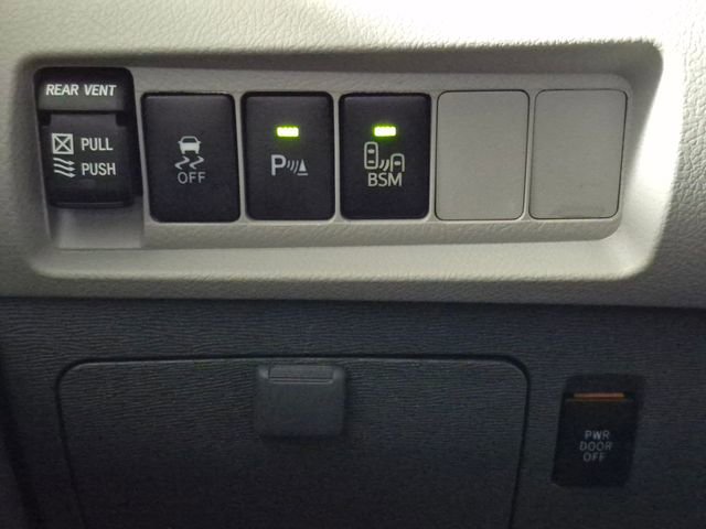 Used 2016 Toyota Sienna XLE Premium image 16