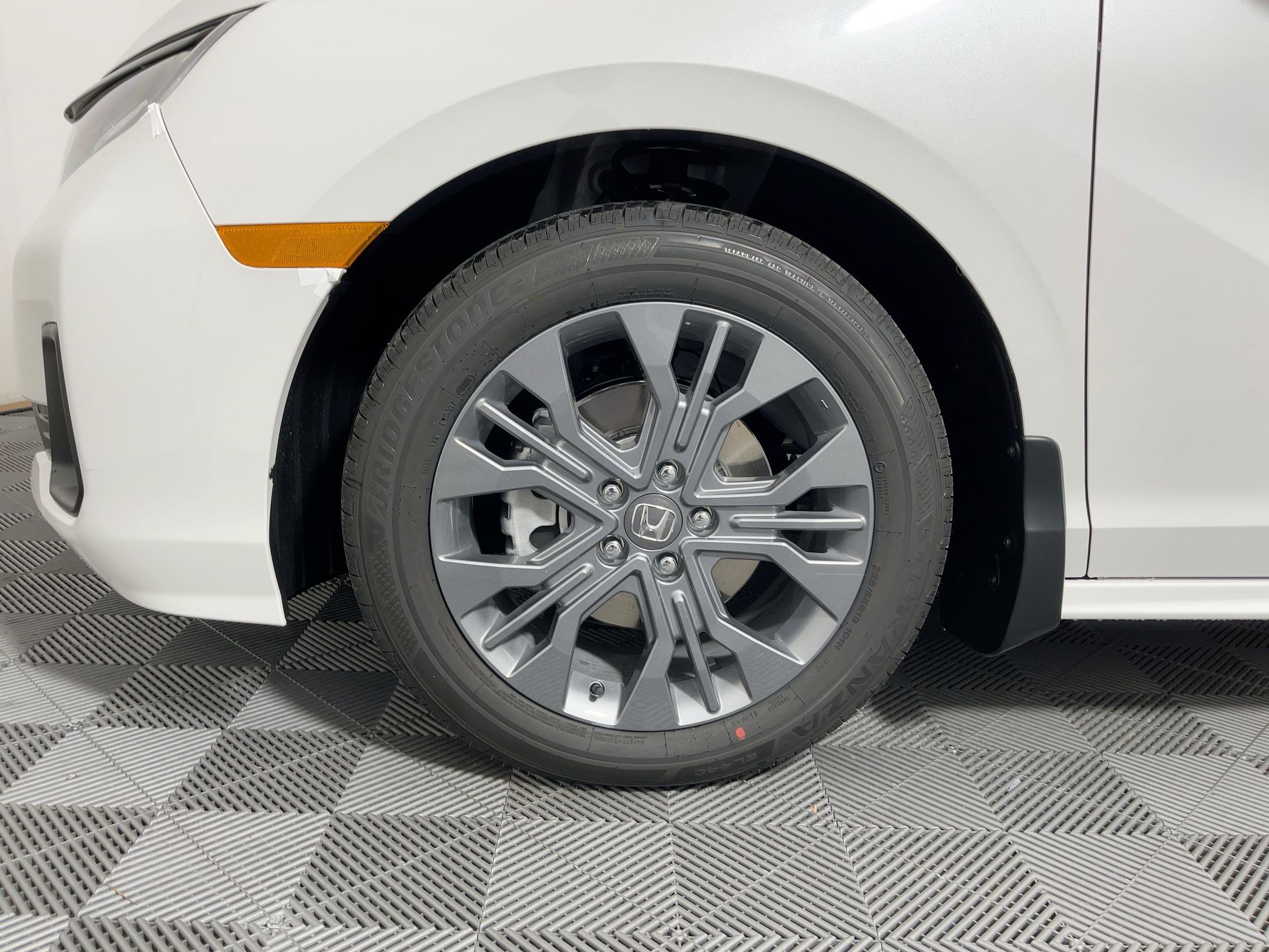 New 2026 Honda Odyssey Touring image 4