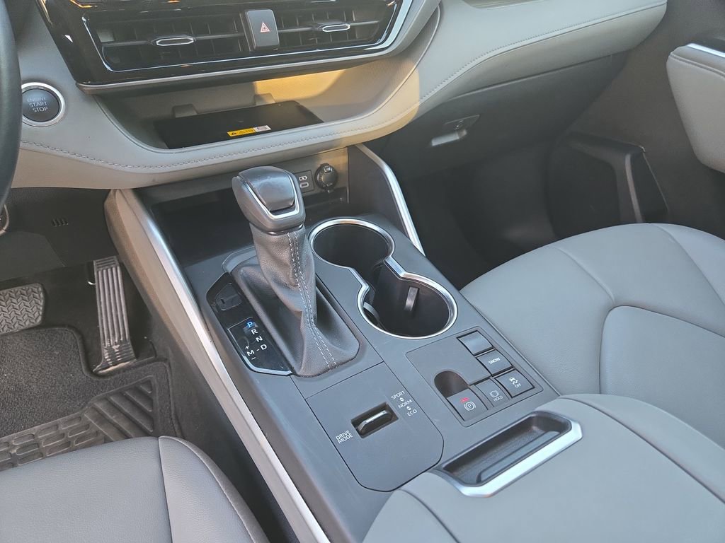 Certified 2024 Toyota Highlander XLE image 29