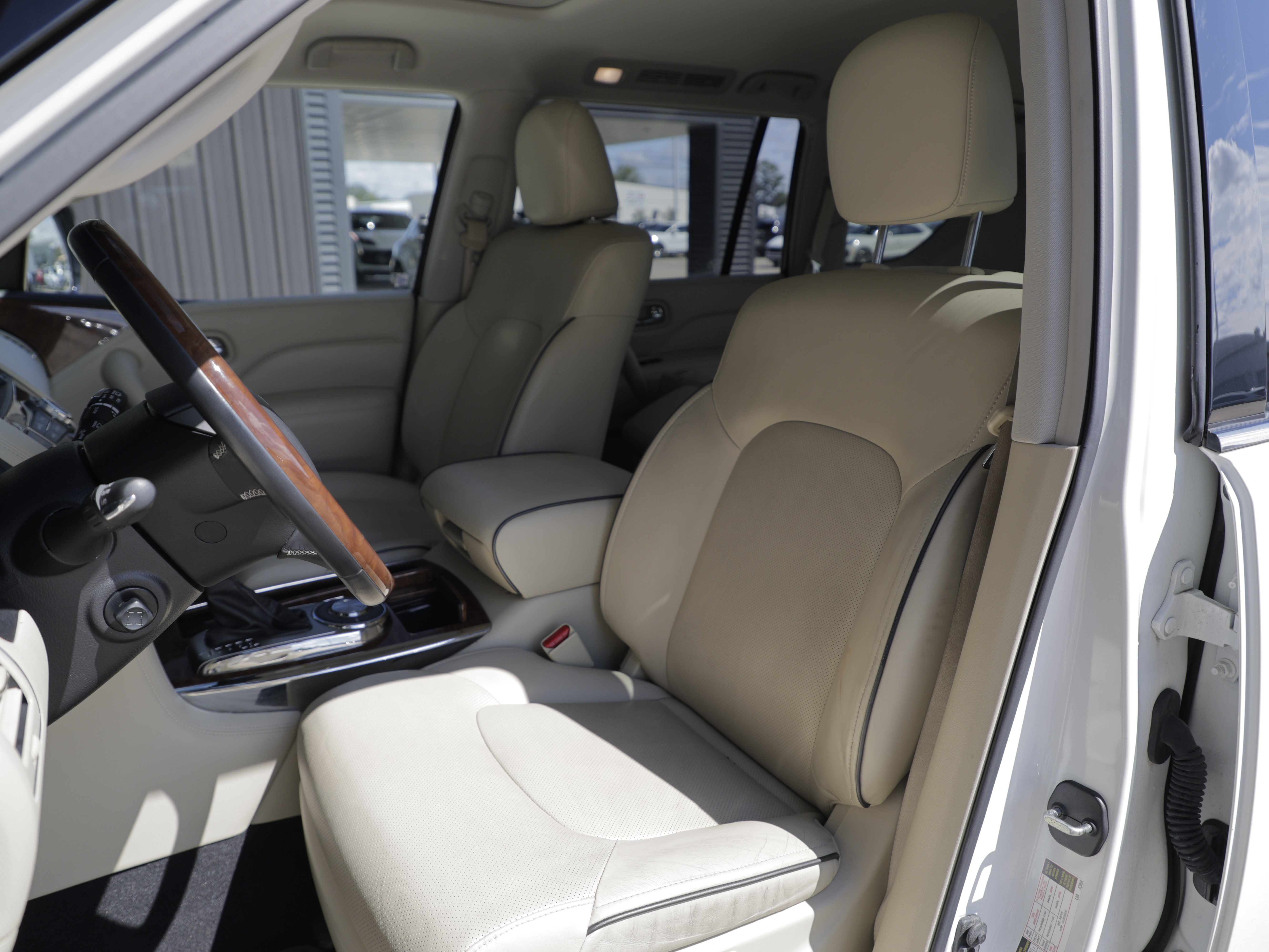 Used 2019 INFINITI QX80 Luxe w/ All-Season Package RWD image 17