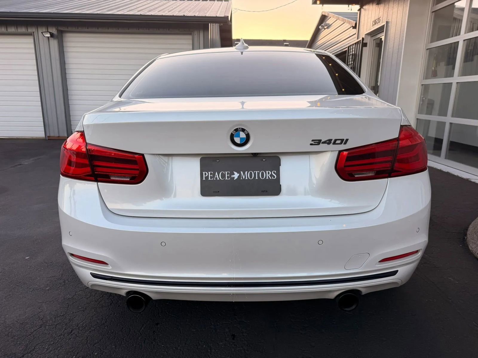 Used 2017 BMW 340i Sedan w/ Technology Package image 8