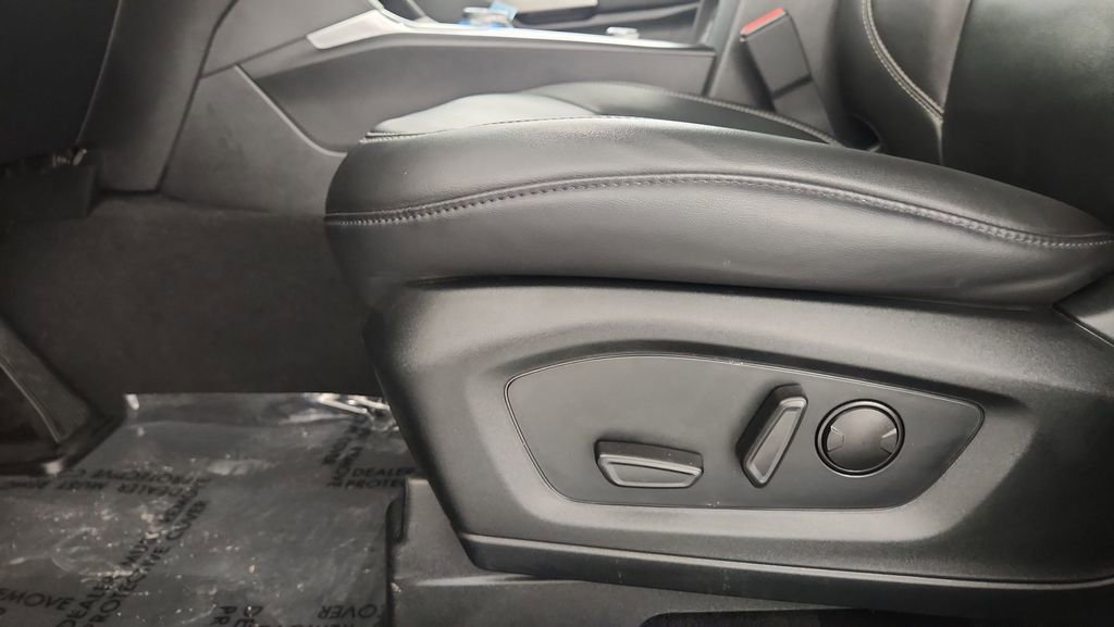 Used 2023 Ford Explorer XLT w/ Equipment Group 202A image 14