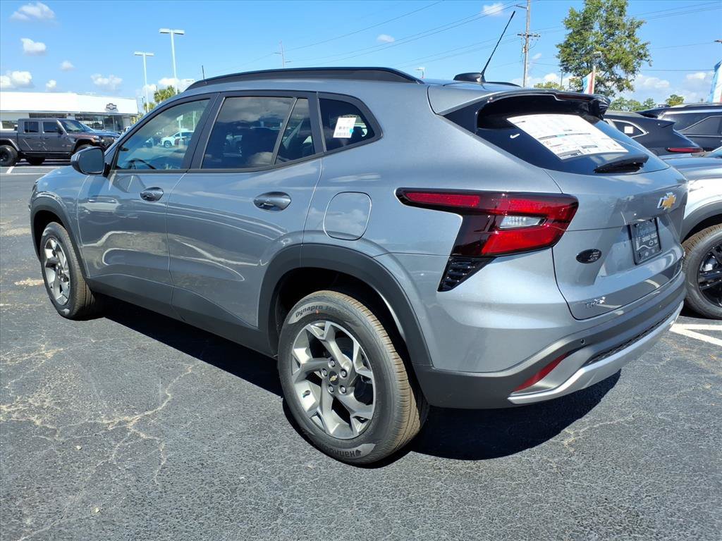 New 2026 Chevrolet Trax LT w/ Driver Confidence Package FWD image 5
