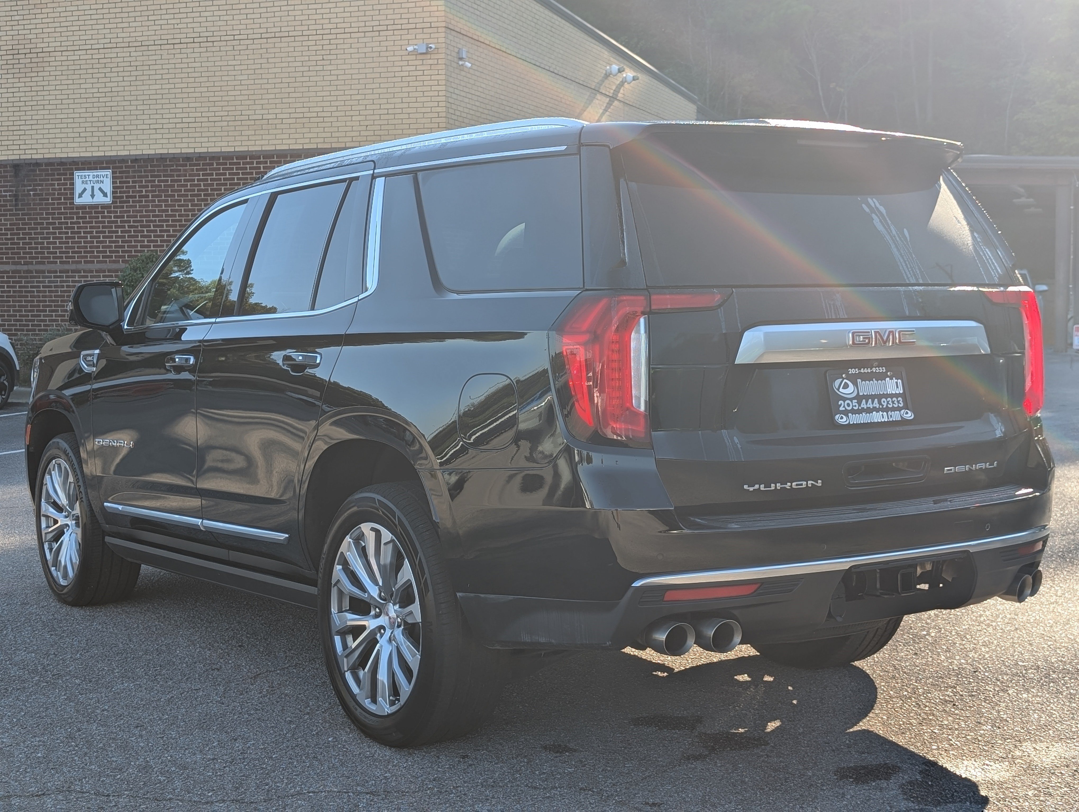 Used 2023 GMC Yukon Denali AWD/4WD image 7