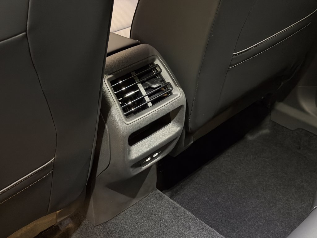 New 2026 Volkswagen Tiguan SE R-Line AWD/4WD image 23