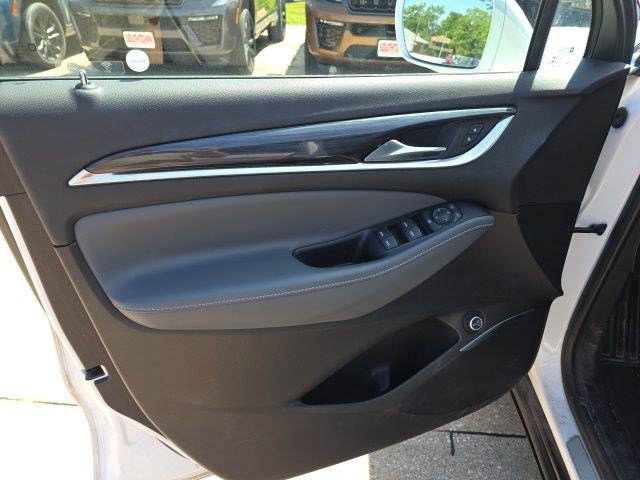 Used 2019 Buick Enclave Essence AWD/4WD image 18