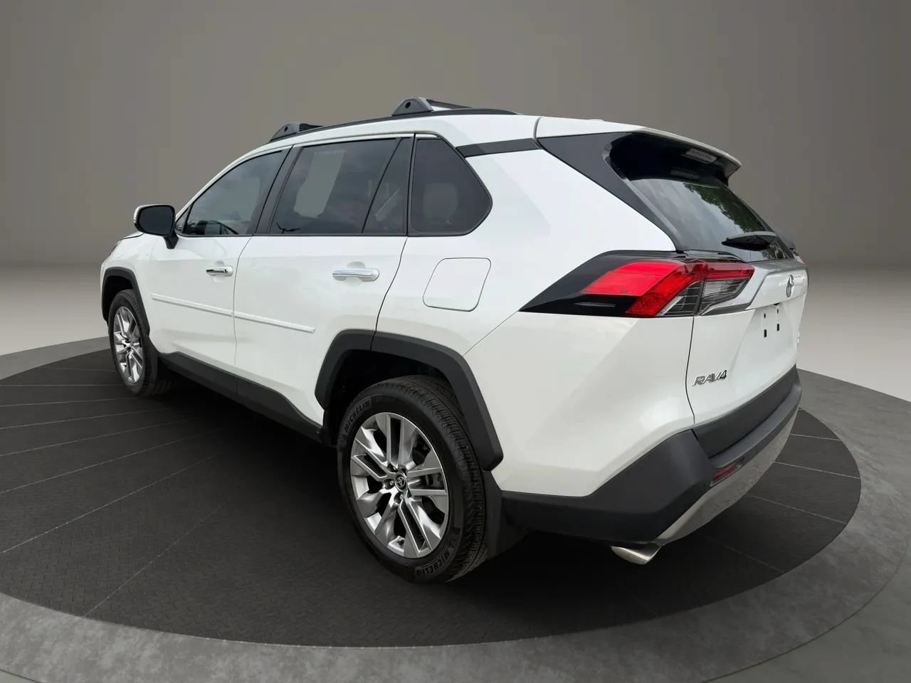 Used 2024 Toyota RAV4 Limited w/ Weather Package AWD/4WD image 7