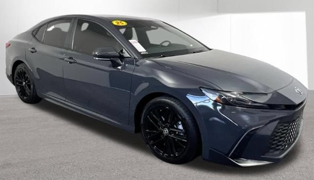 Used 2025 Toyota Camry SE FWD image 2