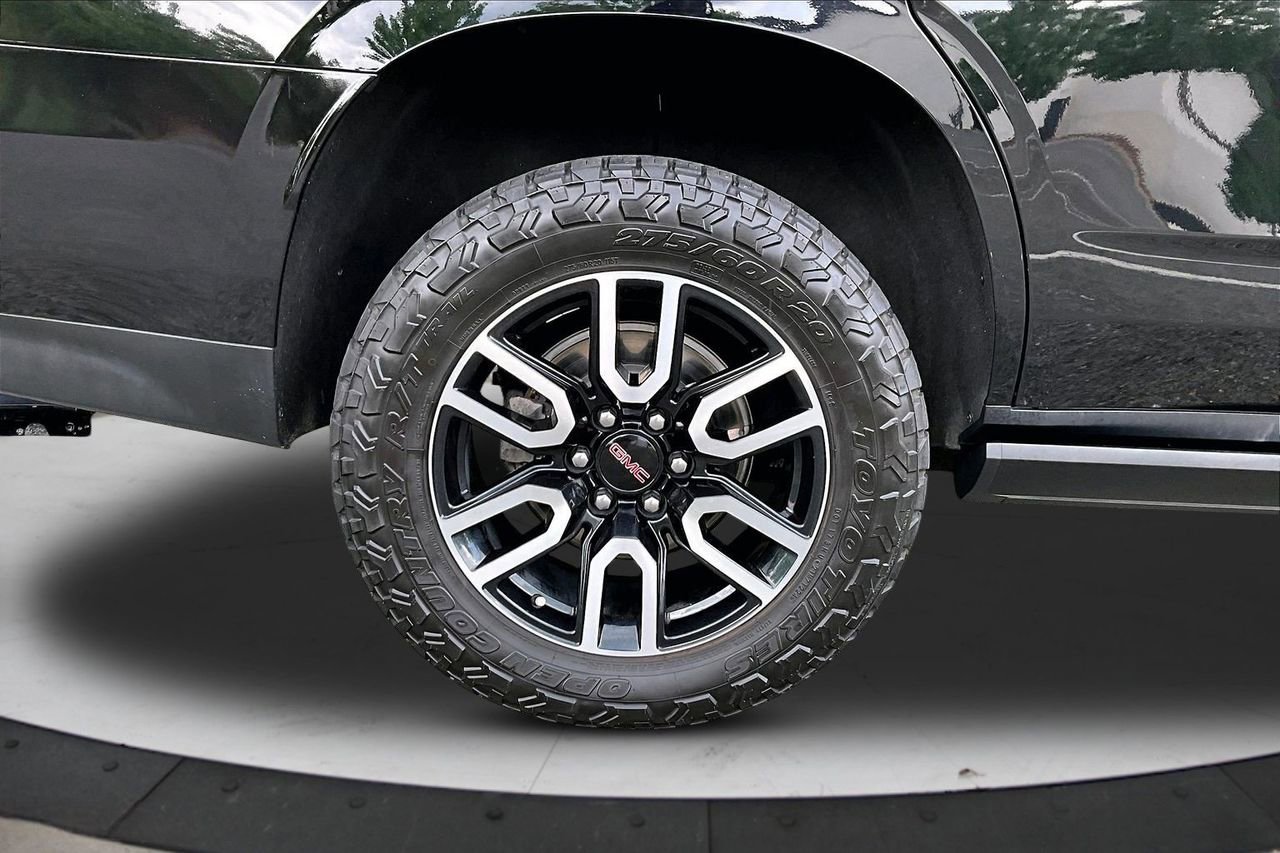 Used 2023 GMC Yukon AT4 w/ Technology Package AWD/4WD image 38