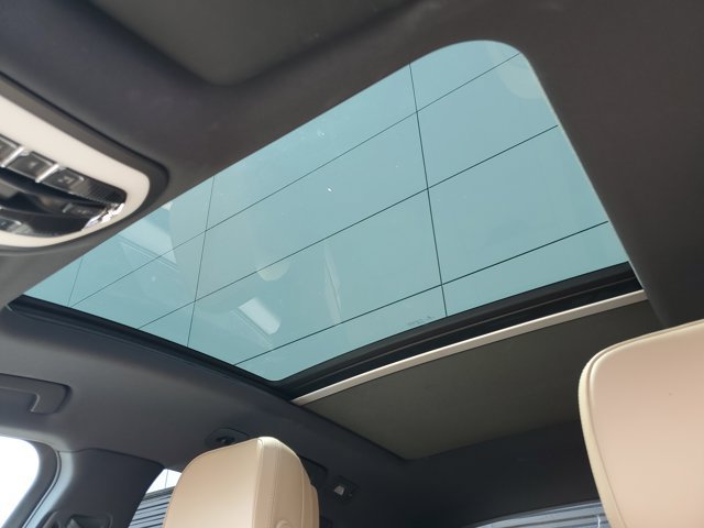 Certified 2020 Porsche Macan AWD/4WD image 38