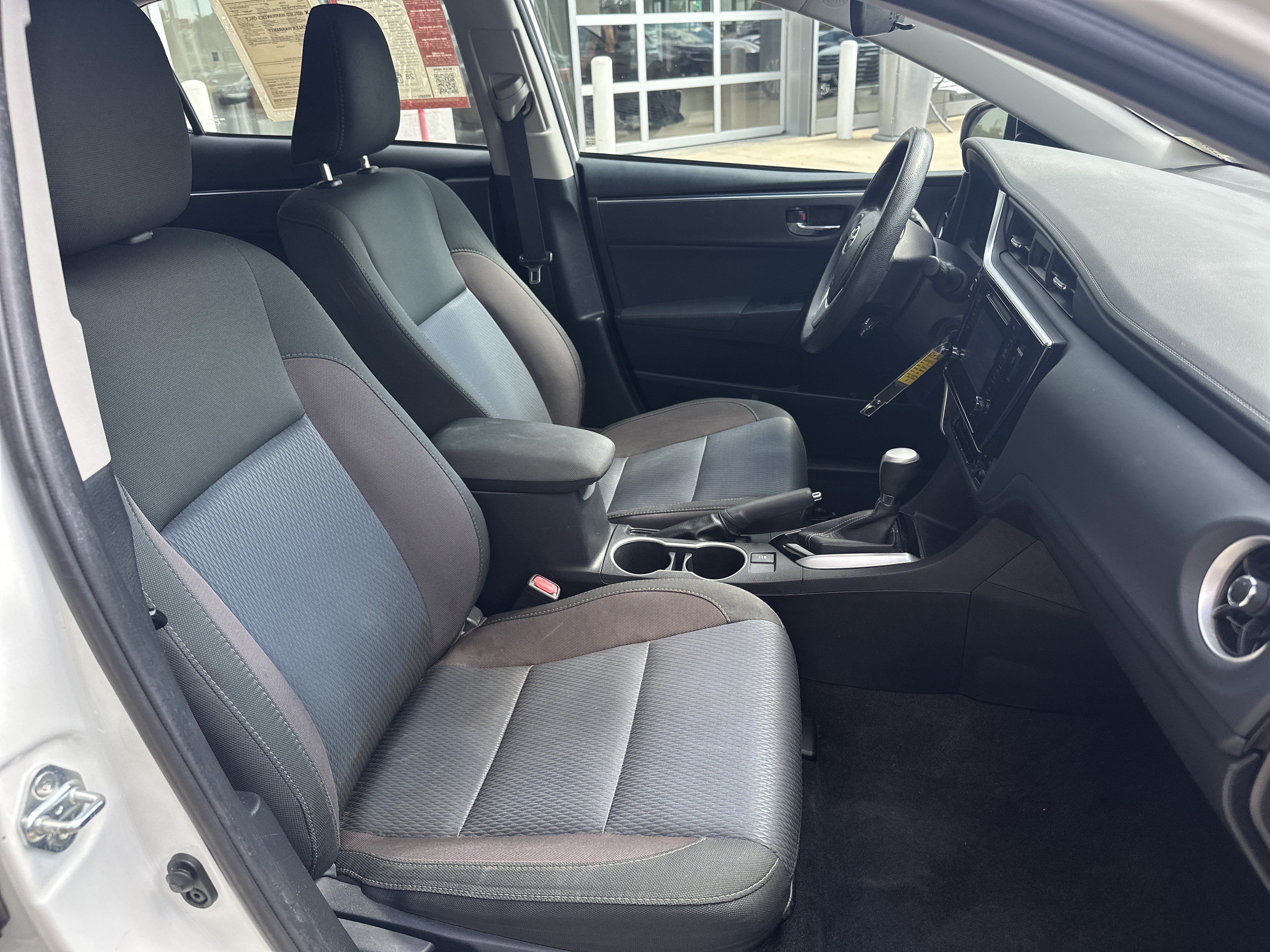 Used 2017 Toyota Corolla LE FWD image 27