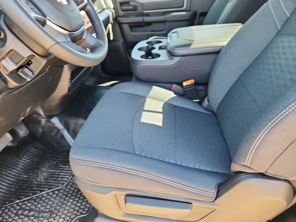 New 2026 RAM 3500 Tradesman AWD/4WD image 7