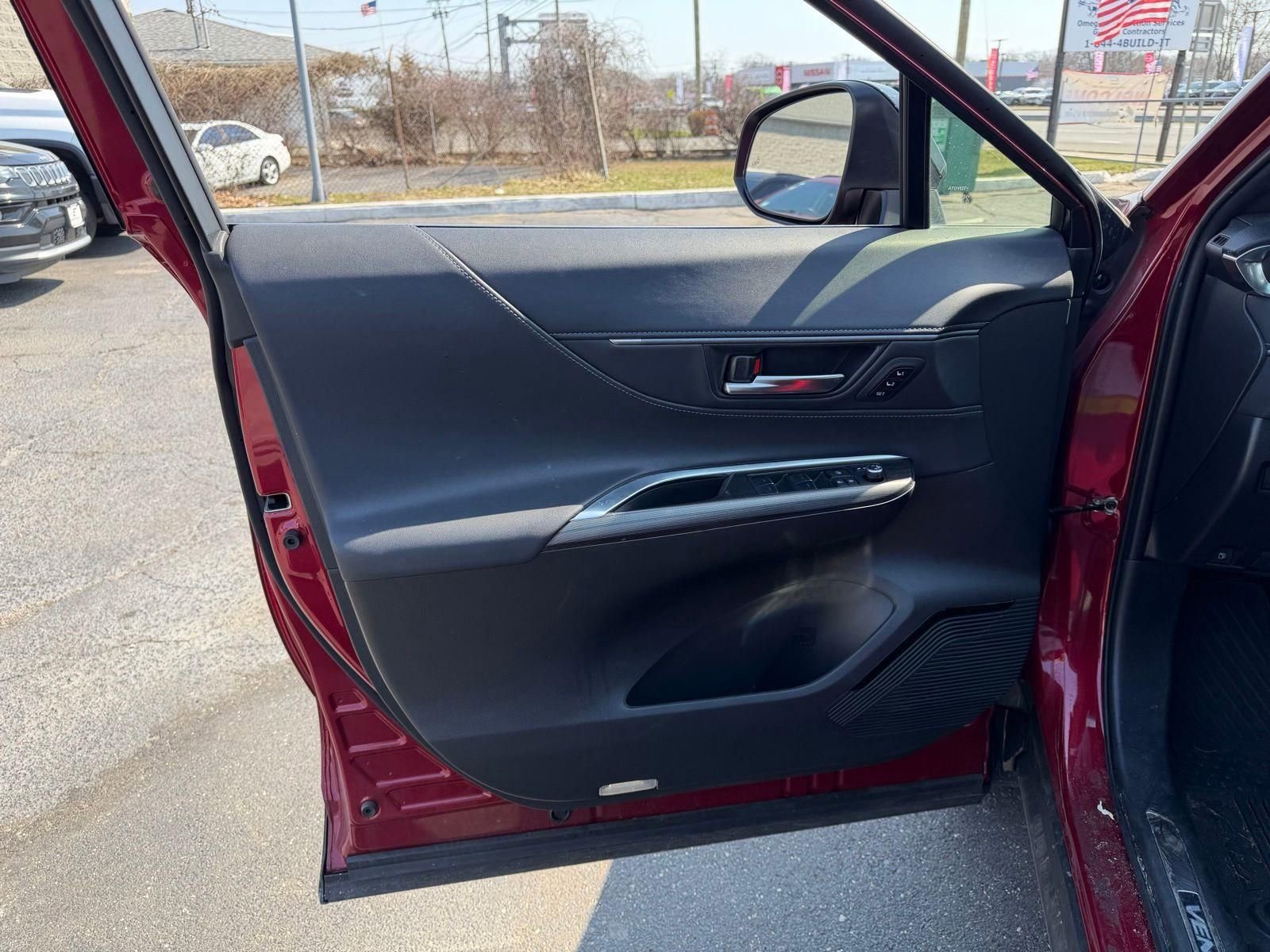 Used 2024 Toyota Venza Nightshade image 26