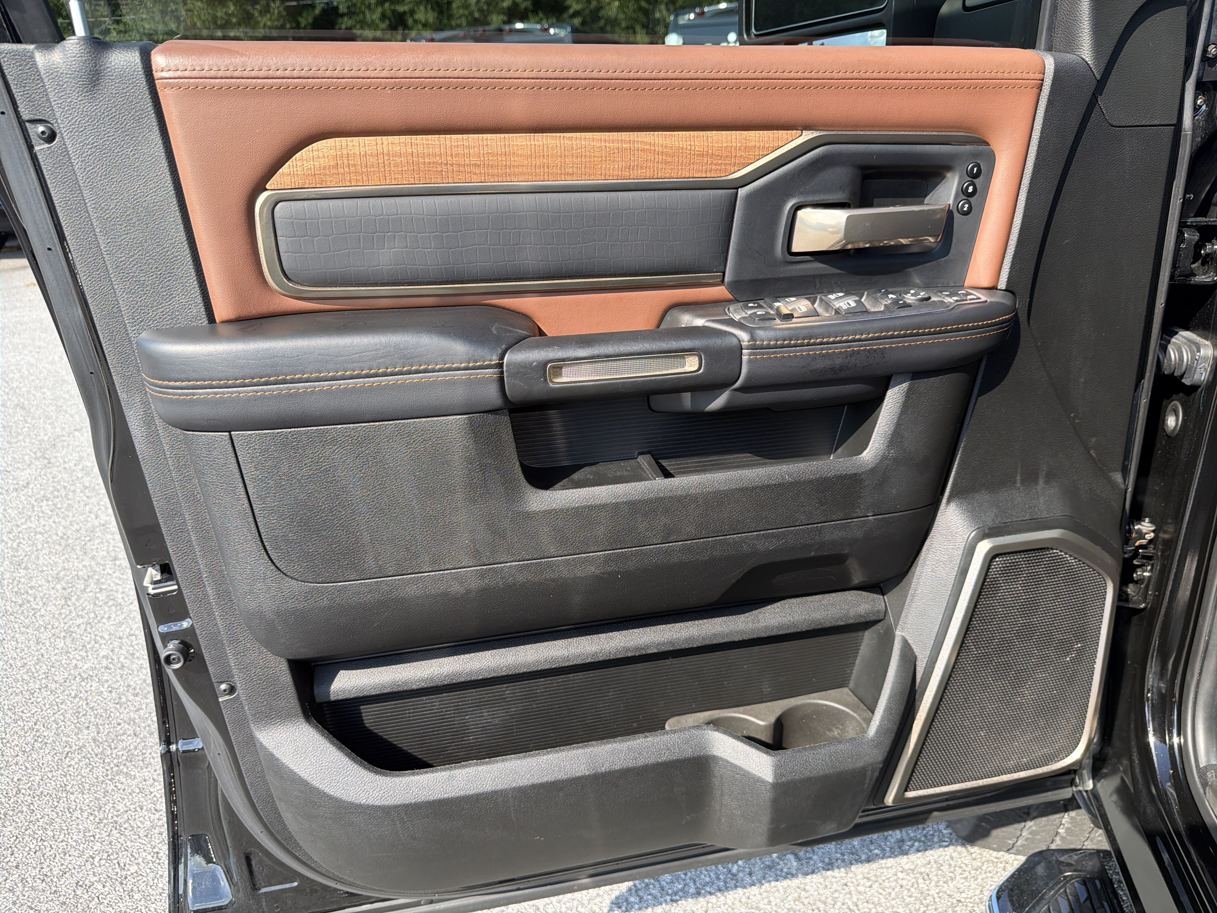 Used 2023 RAM 2500 Limited AWD/4WD image 12