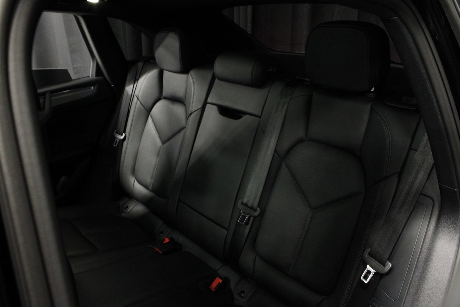 Certified 2026 Porsche Macan AWD/4WD image 21