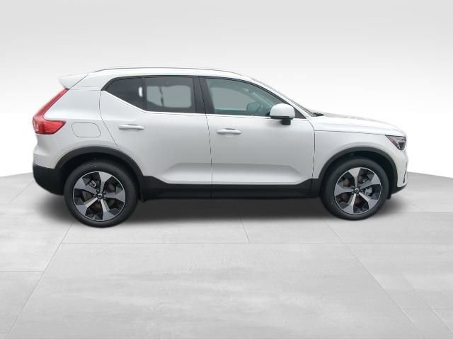New 2025 Volvo XC40 B5 Plus w/ Protection Package Premier AWD/4WD image 8