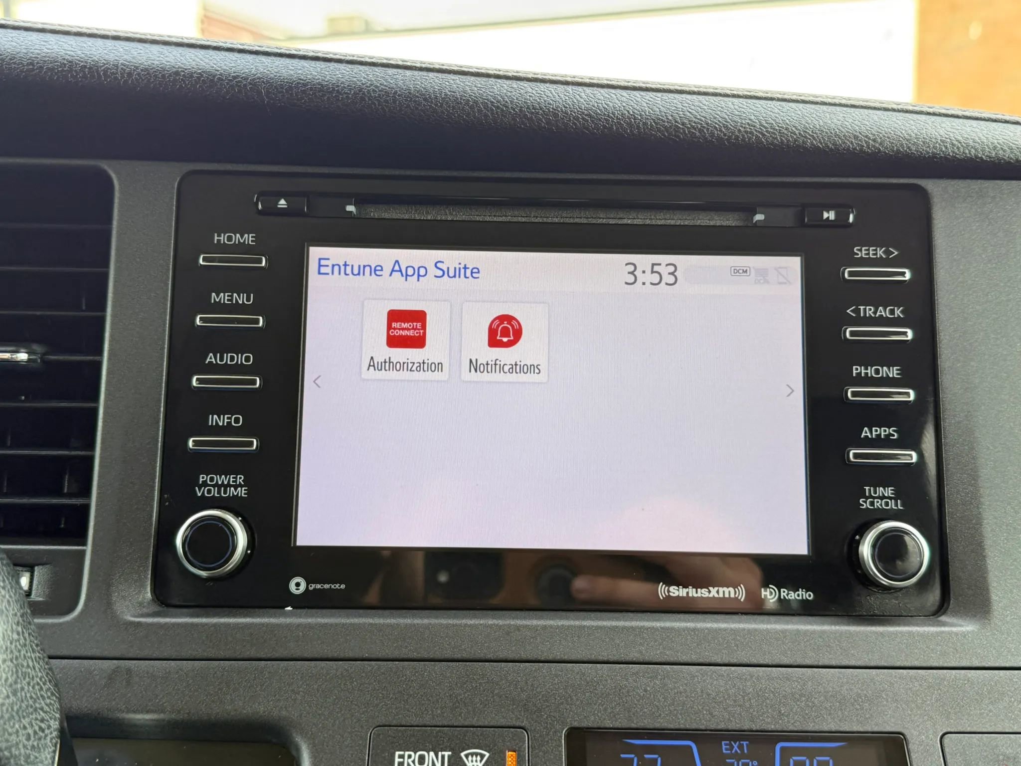 Used 2018 Toyota Sienna SE FWD image 39