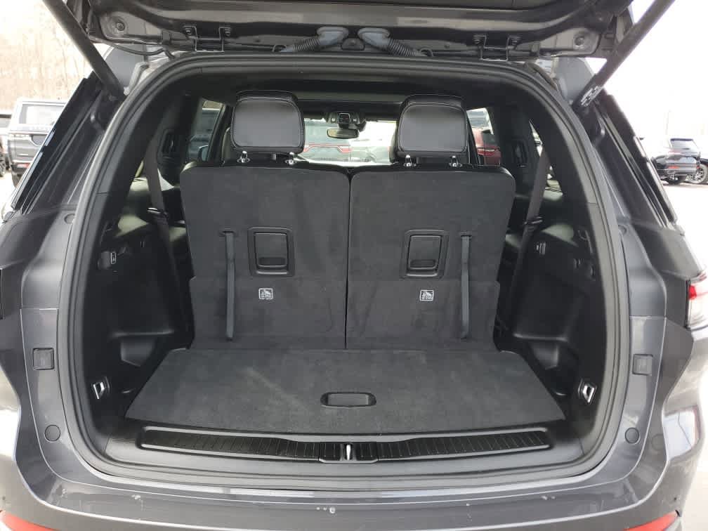 Used 2023 Jeep Grand Cherokee L Laredo image 10