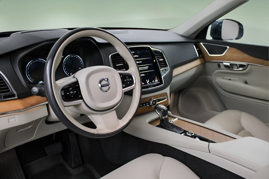 Certified 2022 Volvo XC90 T6 Momentum w/ Advanced Package AWD/4WD image 13