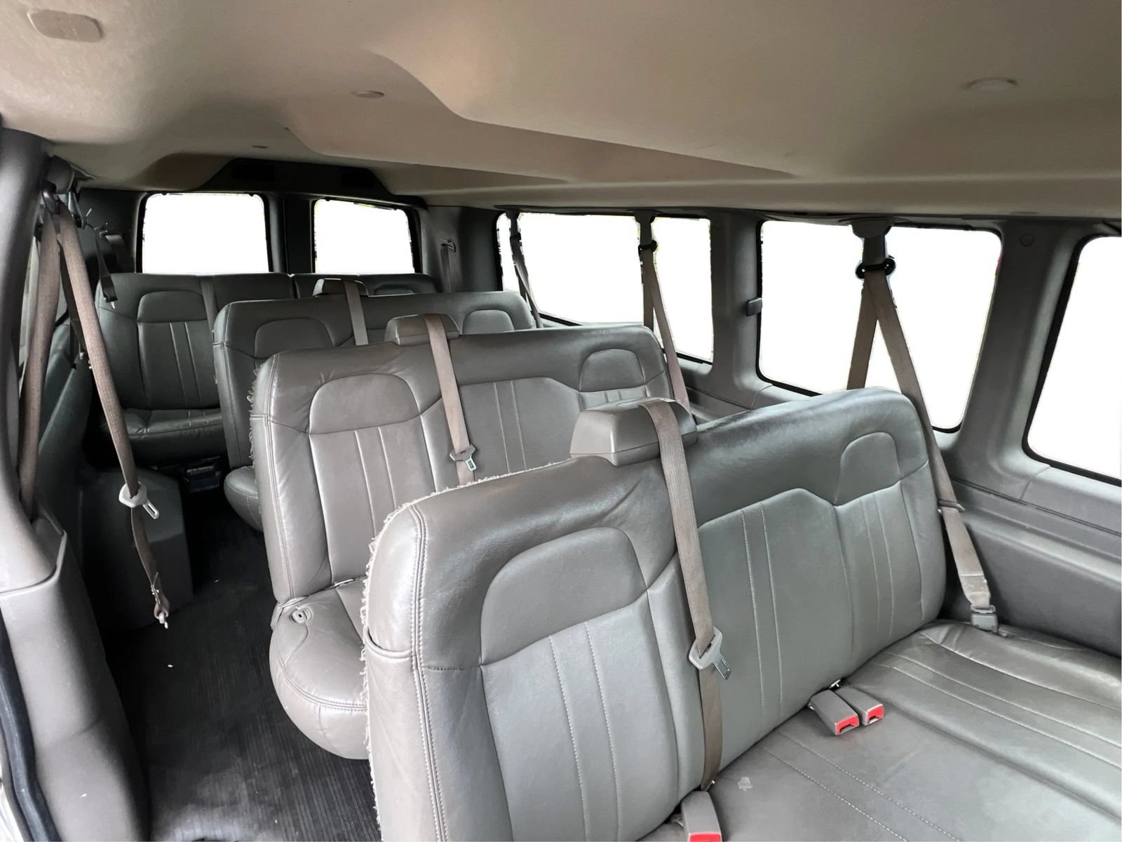 Used 2022 Chevrolet Express 3500 LS RWD image 17