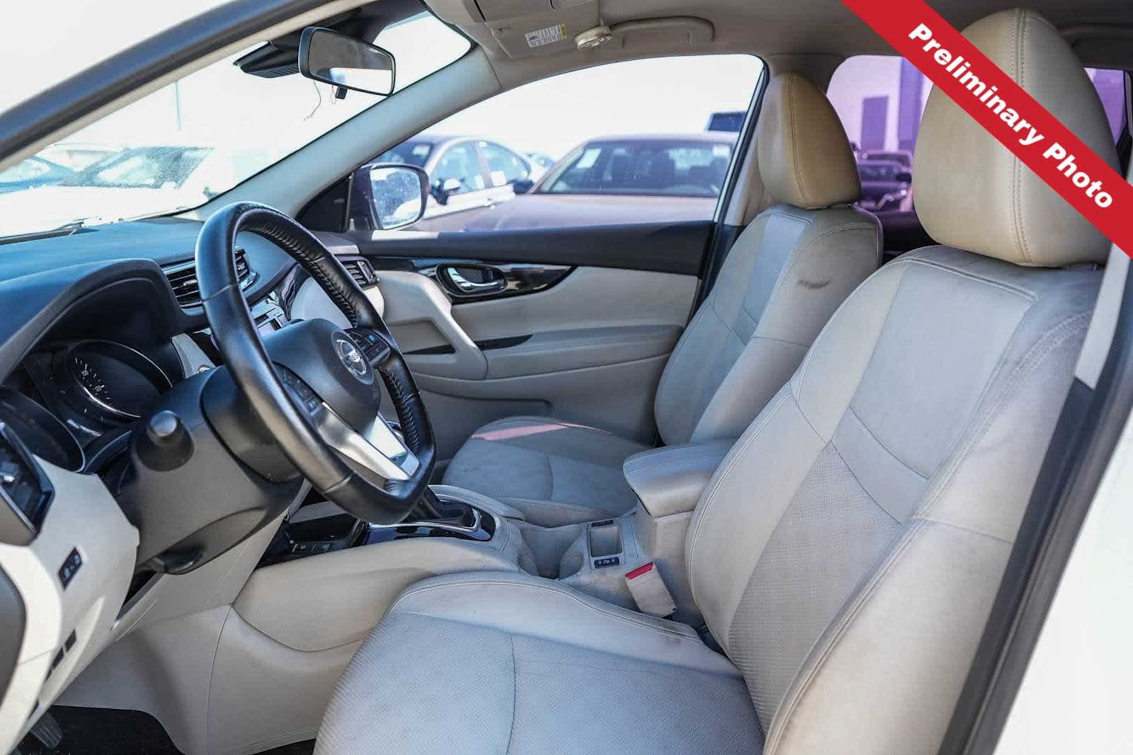 Used 2022 Nissan Rogue Sport SV w/ Technology Package FWD image 14