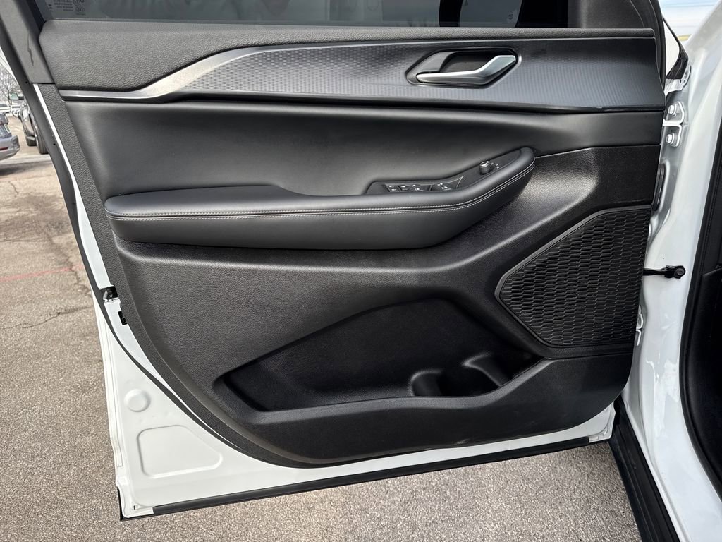 Certified 2024 Jeep Grand Cherokee L Laredo image 12