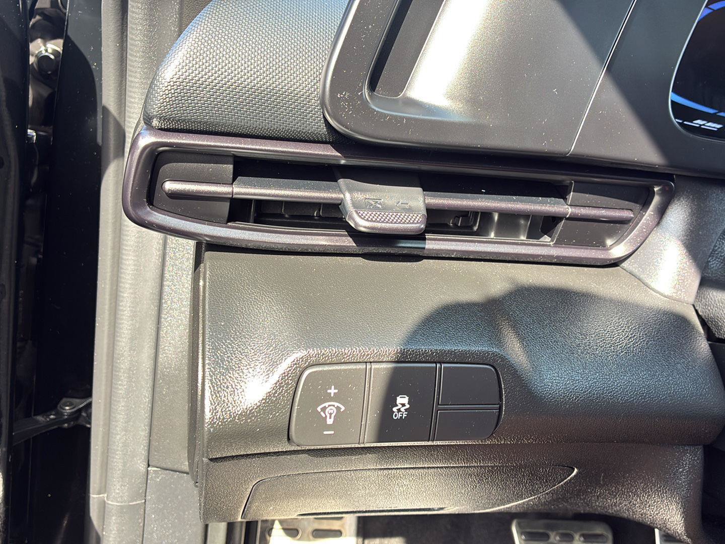 Certified 2025 Hyundai Elantra Sport FWD image 29
