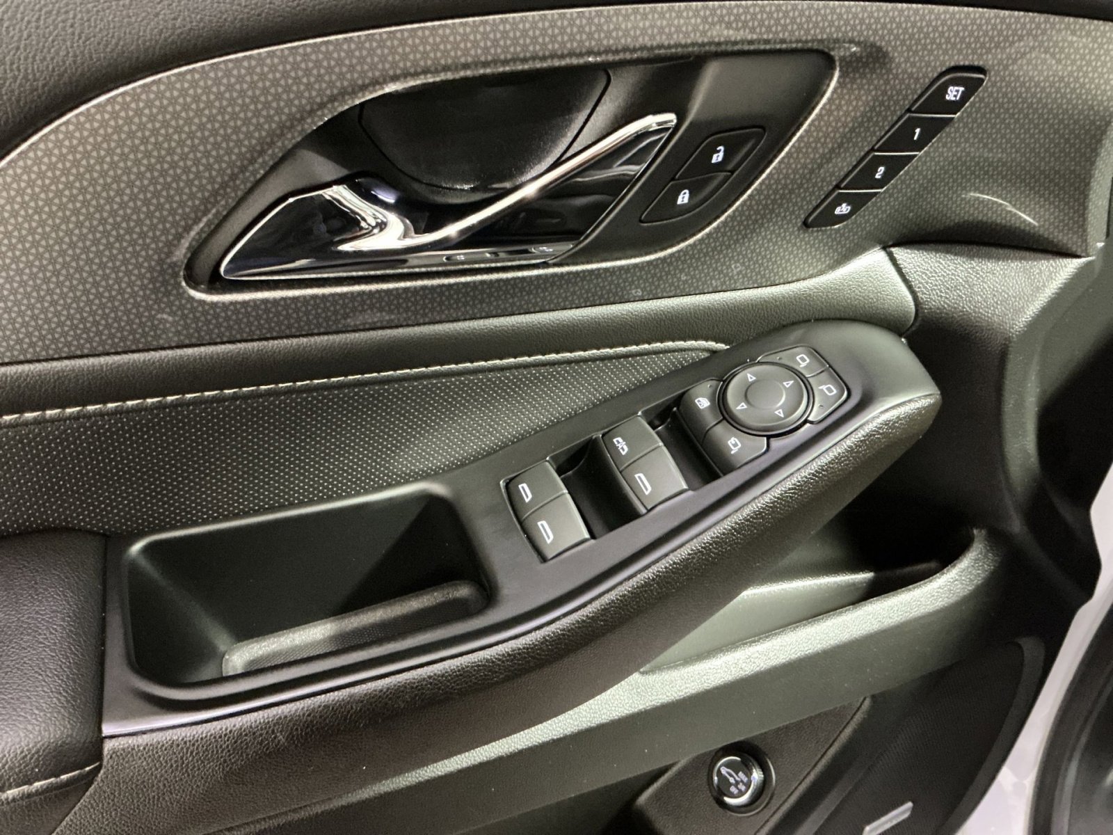 Used 2023 Chevrolet Traverse Premier image 23