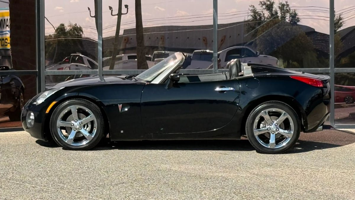 Used 2007 Pontiac Solstice GXP w/ Premium Package RWD image 7