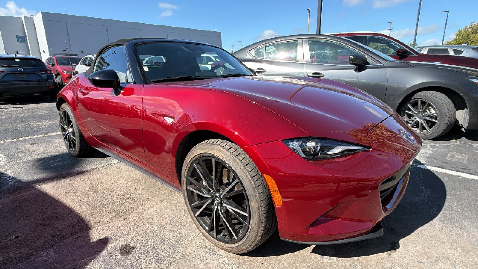 Used 2024 MAZDA MX-5 Miata Grand Touring RWD image 2