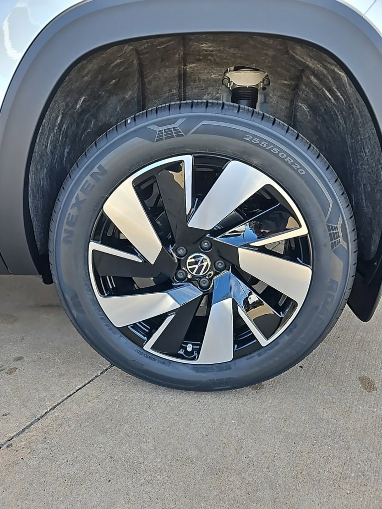 New 2026 Volkswagen Atlas Cross Sport SE image 9