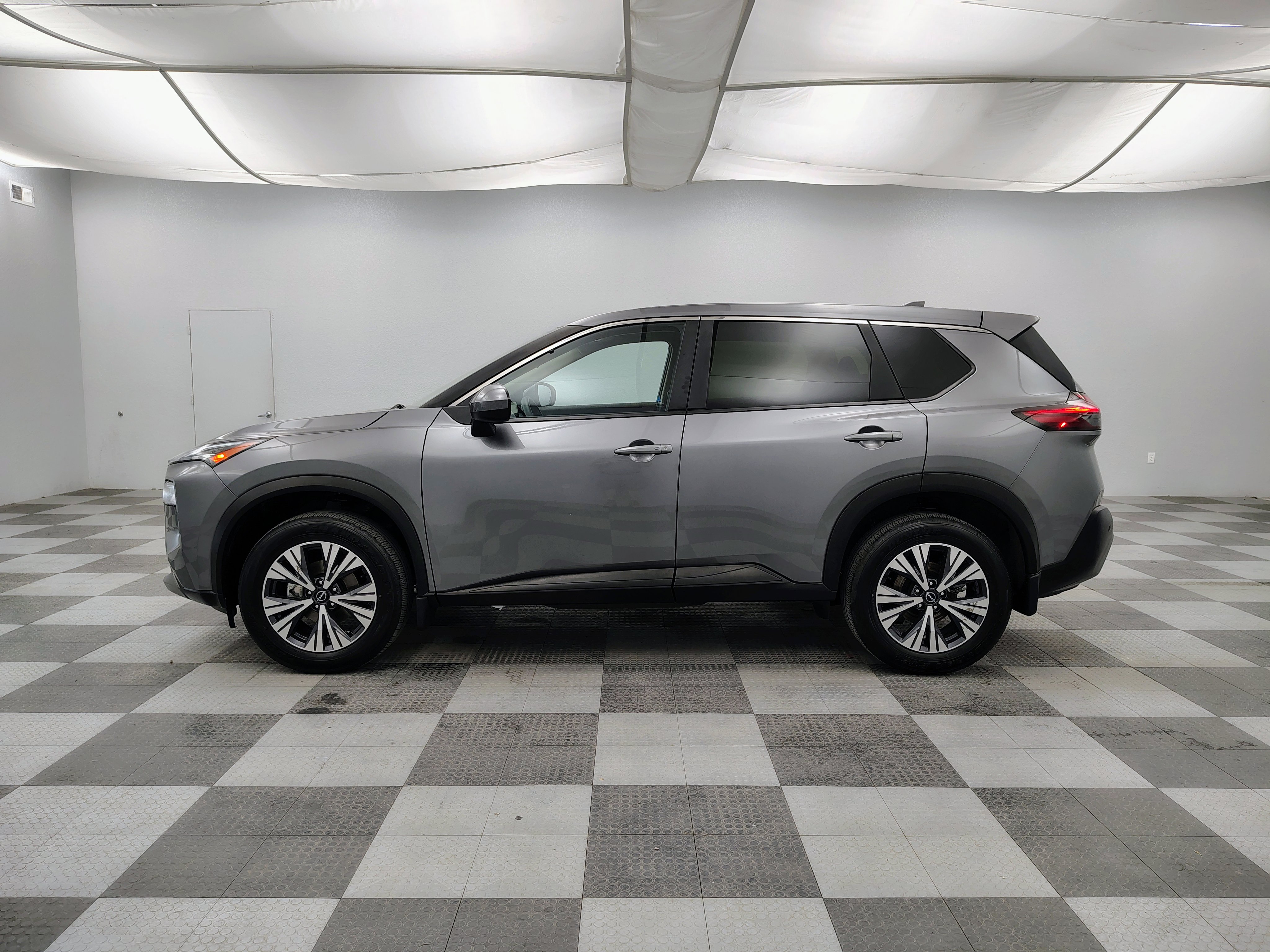 Used 2023 Nissan Rogue SV AWD/4WD image 6