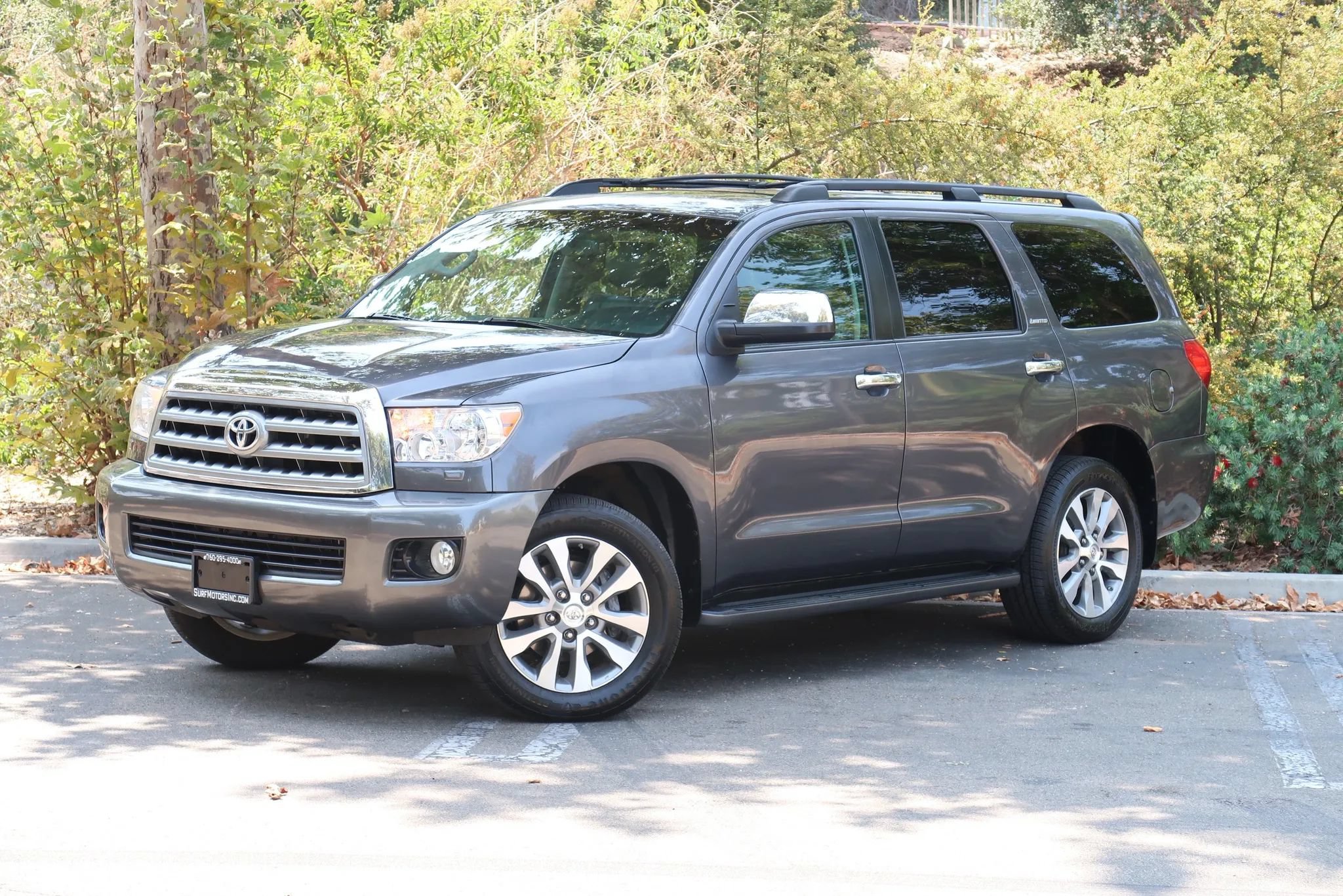 Used 2017 Toyota Sequoia Limited w/ Safety & Convenience Package AWD/4WD image 4