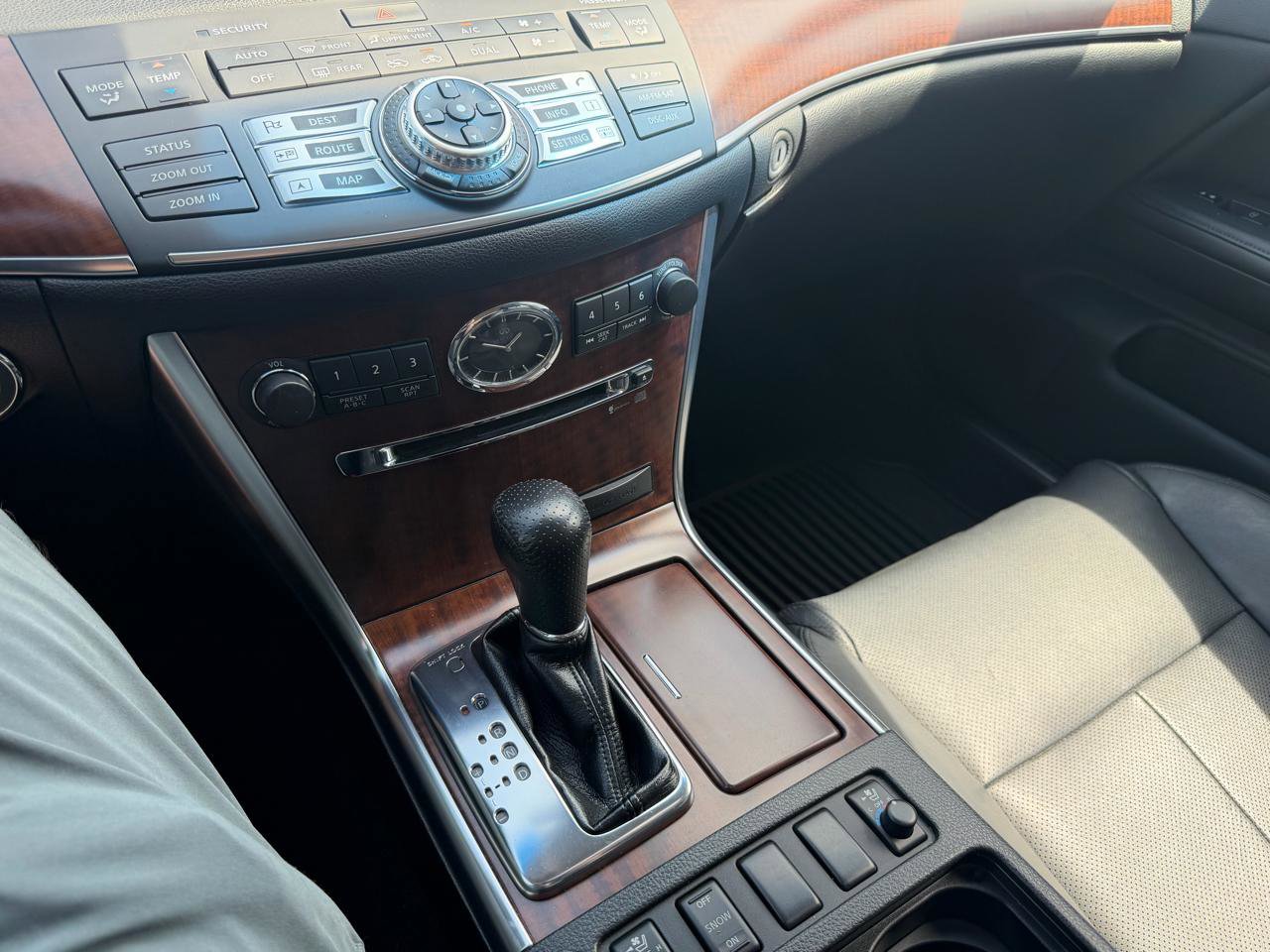 Used 2008 INFINITI M35 x w/ Technology Pkg image 13